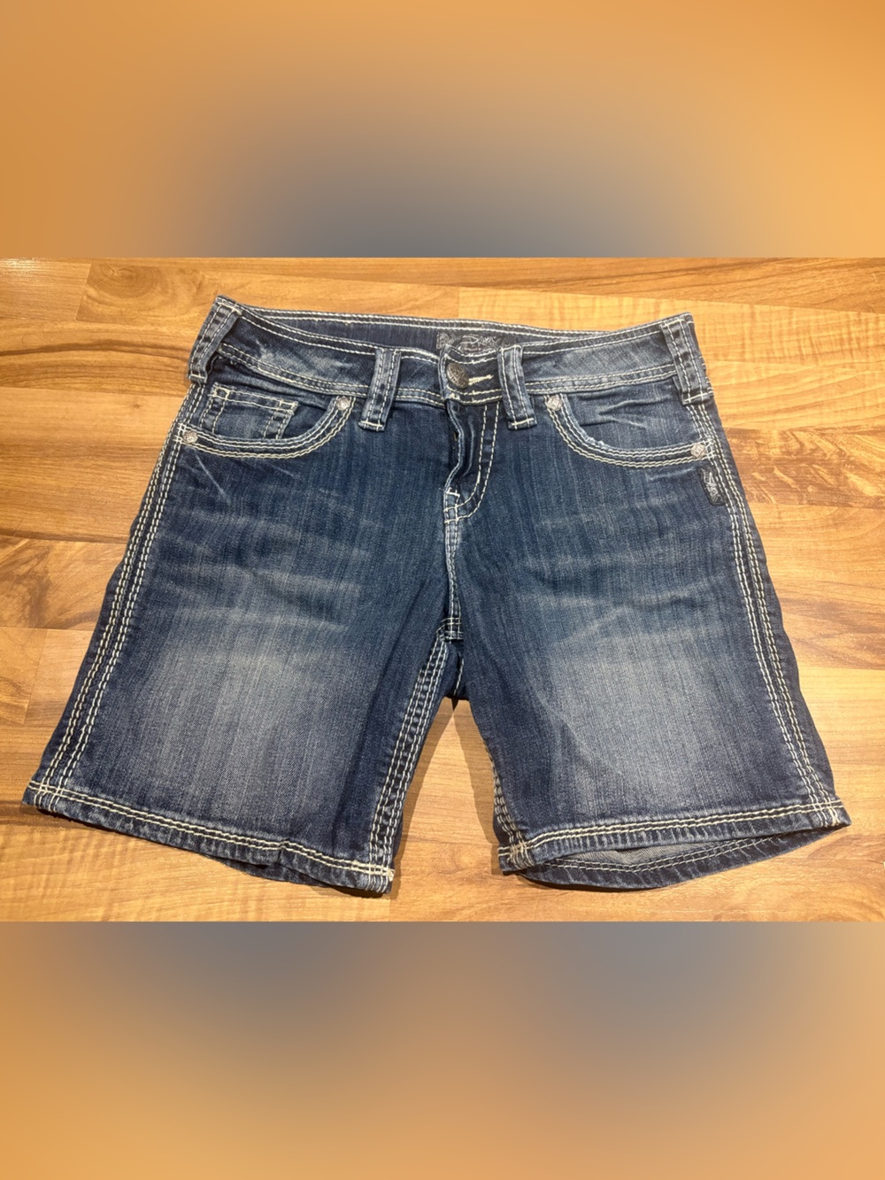Silver Jeans Suki Flap Short Size 26 Denim Distressed